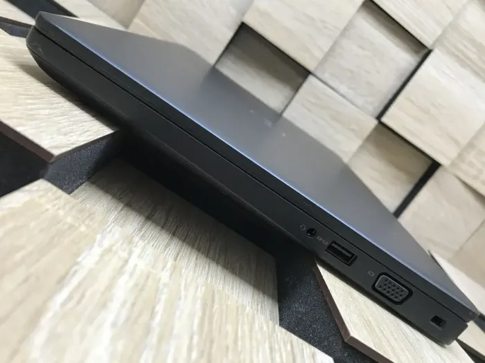 Ноутбук Б-клас Dell Latitude 5490 / 14" (1366x768) TN / Intel Core i5-8250U (4 (8) ядра по 1.6 - 3.4 GHz) / 8 GB DDR4 / 240 GB SSD / Intel UHD Graphics 620 / WebCam / Windows 10 б/в - зображення 6