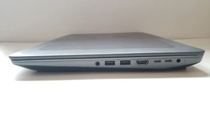 Мобільна робоча станція HP ZBook G3 / 15.6" (1920x1080) TN / Intel Core i7-6820HQ (4 (8) ядра по 2.7 - 3.6 GHz) / 32 GB DDR4 / 128 GB SSD + 512 GB SSD + 500 GB HDD / nVidia Quadro M2000M, 4 GB GDDR5, 128-bit / WebCam / Win 10 Pro б/в - зображення 5