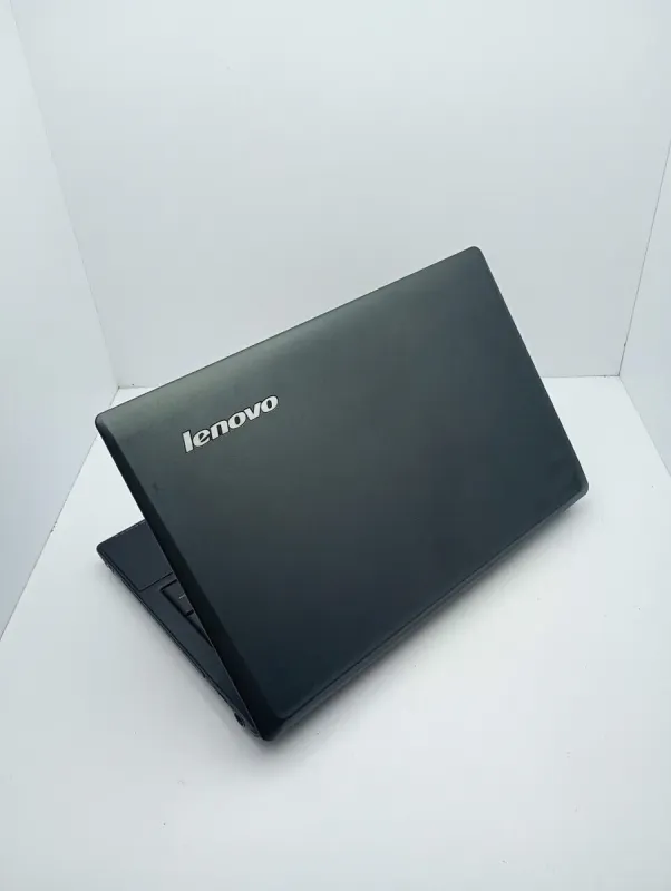 Ноутбук Lenovo G560 / 15.6" (1366x768) TN / Intel Core i3-370M (2 (4) ядра по 2.4 GHz) / 8 GB DDR3 / 320 GB HDD / Intel HD Graphics / WebCam б/в - зображення 7