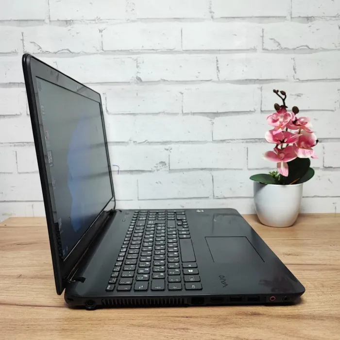 Ноутбук Б-клас Sony SVF152A29M / 15.6" (1366x768) TN / Intel Core i5-3337U (2 (4) ядра по 1.8 - 2.7 GHz) / 8 GB DDR3 / 128 GB SSD / Intel HD Graphics 4000 / WebCam / DVD-ROM б/в - зображення 6