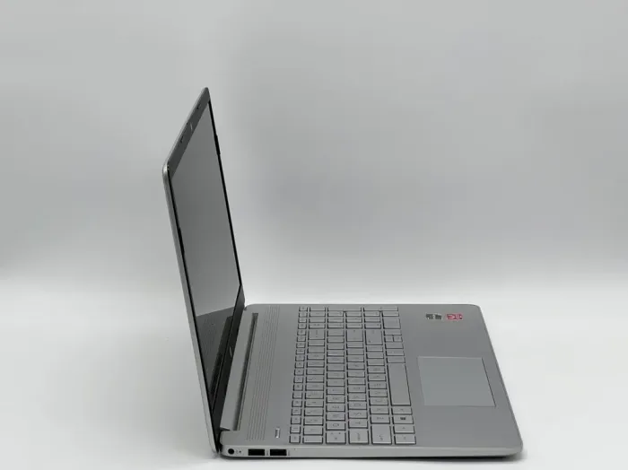 Ультрабук HP 15-ef0023dx / 15.6" (1366x768) TN Touch / AMD Ryzen 5 3500U (4 (8) ядра по 2.1 - 3.7 GHz) / 16 GB DDR4 / 240 GB SSD / AMD Radeon RX Vega 8 Graphics / WebCam б/в - зображення 3