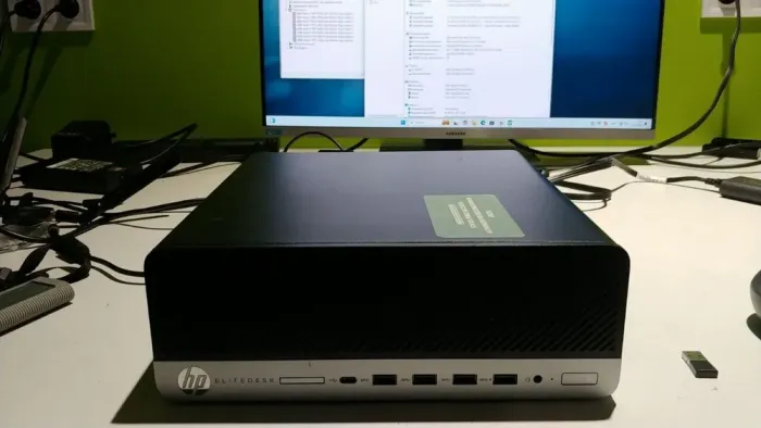 Комп'ютер HP Elitedesk 705 G5 SFF / AMD Ryzen 5 3400G (4(8) ядра по 3.7 - 4.2 GHz) / 16 GB DDR4 / 240 GB SSD+1000 GB HDD / AMD Radeon R7 430, 2 GB GDDR5, 128-bit / Windows б/в - зображення 4