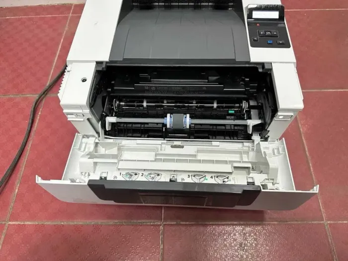 Принтер HP LaserJet Pro M404dw / Лазерний монохромний друк / 1200x1200 dpi / A4 / 38 стор/хв / USB 2.0, Ethernet, WiFi / Дуплекс б/в - зображення 6