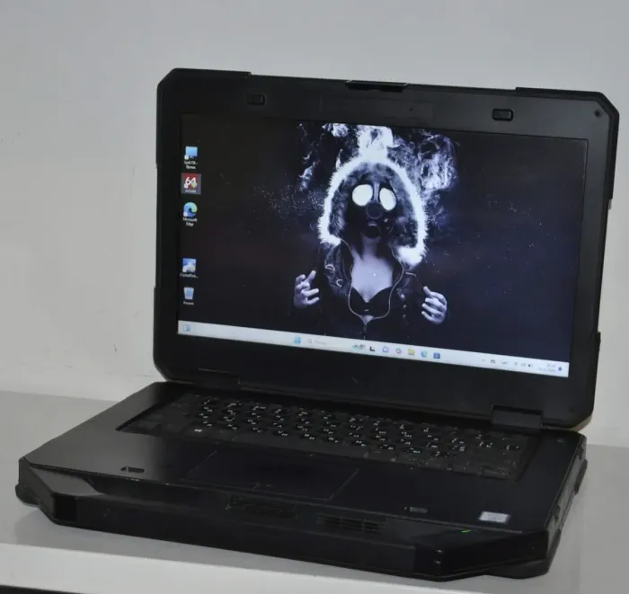 Захищений ноутбук Б-клас Dell Latitude 5414 Rugged / 14" (1366x768) TN / Intel Core i5-6300U (2 (4) ядра по 2.4 - 3.0 GHz) / 8 GB DDR4 / 240 GB SSD / Intel HD Graphics 520 / Windows 11 Pro б/в - зображення 2