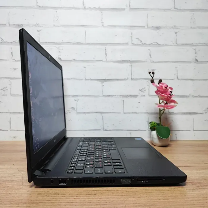 Ноутбук Dell Vostro 3558 / 15.6" (1366x768) TN / Intel Core i5-5200U (2 (4) ядра по 2.2 - 2.7 GHz) / 8 GB DDR3 / 256 GB SSD / Intel HD Graphics 5500 / WebCam / DVD-ROM б/в - зображення 5