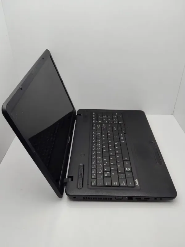 Ноутбук Toshiba Satellite C850 / 17.3" (1600x900) TN / Intel Core i3-350M (2 (4) ядра по 2.26 GHz) / 6 GB DDR3 / 320 GB HDD / Intel HD Graphics / WebCam б/в - зображення 5
