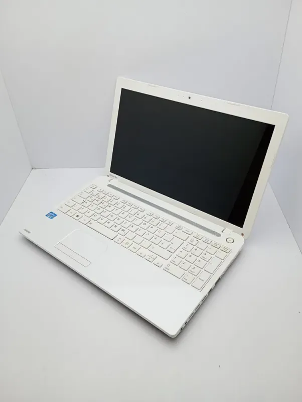Ноутбук Toshiba C55 / 15.6" (1366x768) TN / Intel Core i5-3230M (2 (4) ядра по 2.6 - 3.2 GHz) / 6 GB DDR3 / 500 GB HDD / Intel HD Graphics 3000 / WebCam б/в - зображення 4