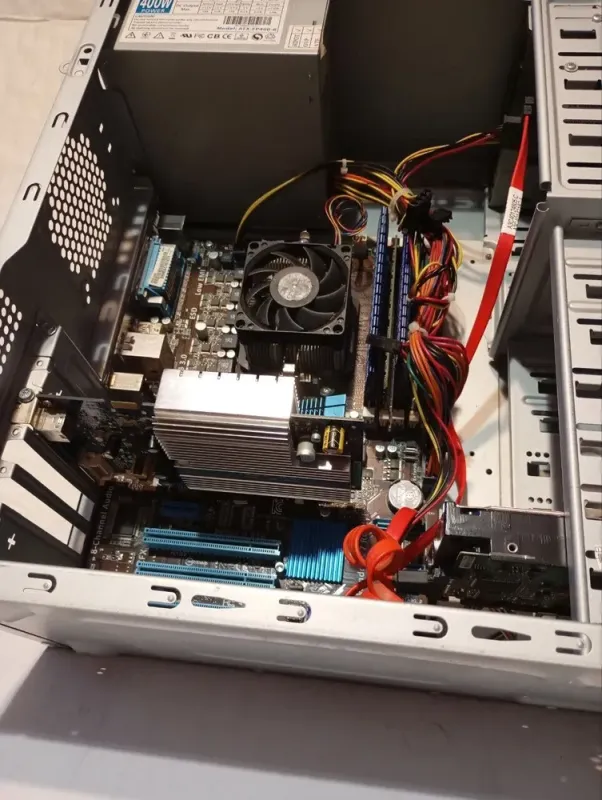 ПК Б-клас HuntKey Tower / AMD Athlon II X3 450 (3 ядра по 3.2 GHz) / 8 GB DDR3 / 64 GB SSD + 250 GB HDD / nVidia GeForce 7600 GS, 512 MB DDR2, 128-bit / Win 7 б/в - зображення 6