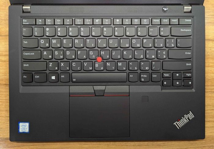 Ультрабук Б-клас Lenovo ThinkPad T490 / 14" (2560x1440) IPS / Intel Core i7-8565U (4 (8) ядра по 1.8 - 4.6 GHz) / 16 GB DDR4 / 512 GB SSD / Intel UHD Graphics / WebCam / TouchID / Windows 10 б/в - зображення 3