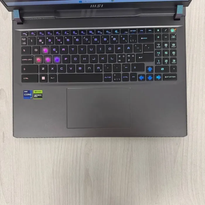 Ігровий ноутбук Б-класу MSI Vector GP68HX 12VH / 16" (1920x1200) IPS / Intel Core i9-12900HX (16 (24) ядер по 3.6 - 5.0 GHz) / 32 GB DDR5 / 1000 GB SSD NVMe / nVidia GeForce RTX 4080, 12 GB GDDR6, 192-bit / WebCam б/в - зображення 7