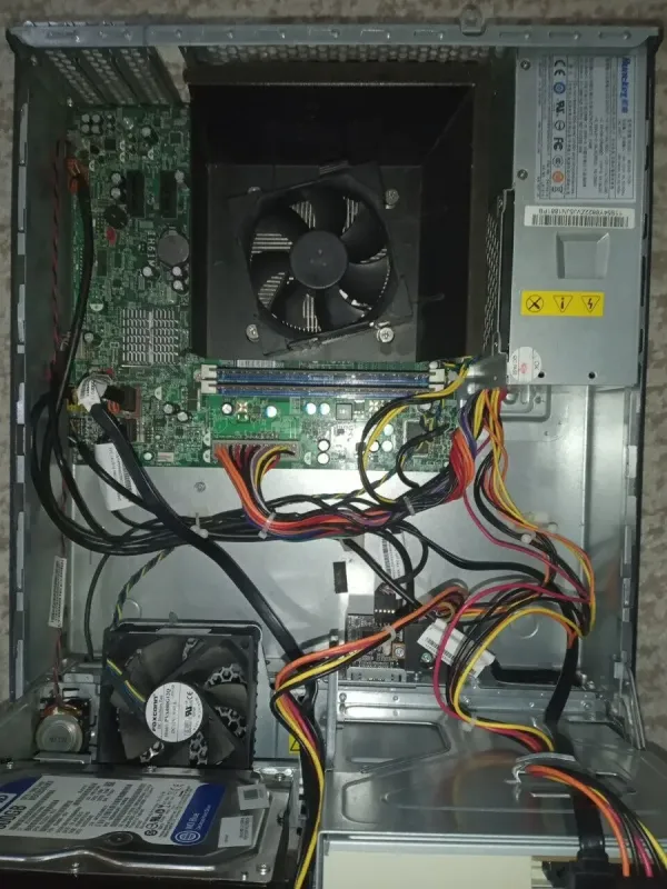 ПК Lenovo ThinkCentre M71e SFF / Intel Core i5-2500 (4 ядра по 3.3 - 3.7 GHz) / 4 GB DDR3 / 500 GB HDD / Intel HD Graphics 2000 / DVD-RW б/в - зображення 4