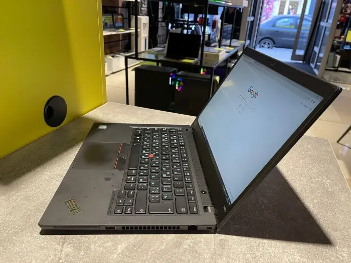 Ультрабук Lenovo ThinkPad T490 / 14" (1920x1080) IPS / Intel Core i5-8250U (4 (8) ядра по 1.6 - 3.4 GHz) / 8 GB DDR4 / 480 GB SSD / Intel UHD Graphics 620 / WebCam / 3G б/в - зображення 4