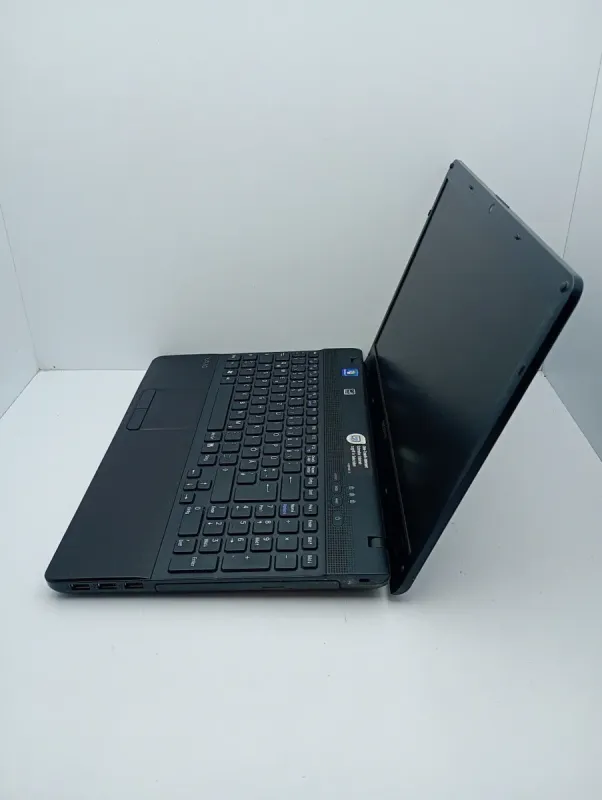 Ноутбук Sony VPC156 / 15.6" (1366x768) TN / Intel Core i3-350M (2 (4) ядра по 2.26 GHz) / 6 GB DDR3 / 500 GB HDD / Intel HD Graphics / WebCam б/в - зображення 4