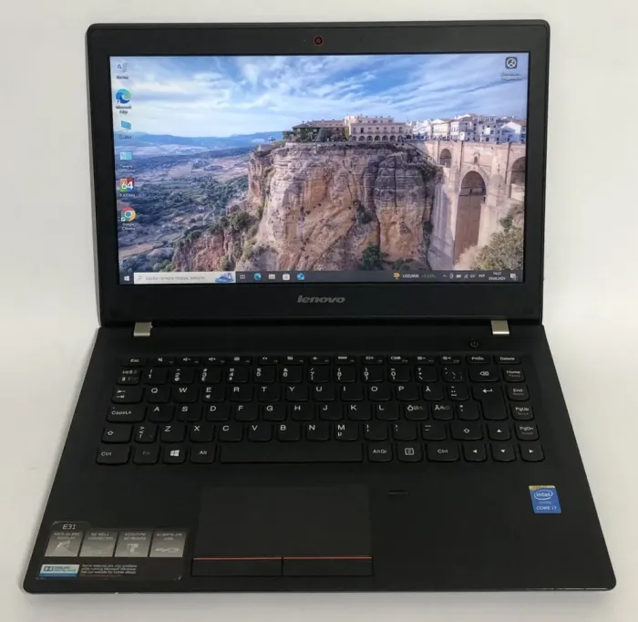 Ультрабук Lenovo ThinkPad E31-70 / 13.3" (1366x768) TN / Intel Core i7-5500U (2 (4) ядра по 2.4 - 3.0 GHz) / 8 GB DDR3 / 128 GB SSD / Intel HD Graphics 5500 / WebCam / Win 10 Pro б/в - зображення 2