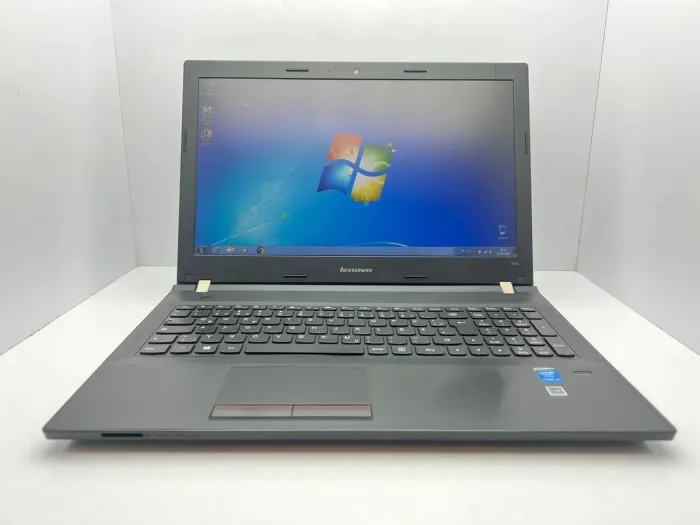 Ноутбук Б-клас Lenovo E50-80 / 15.6" (1366x768) TN / Intel Core i5-2430M (2 (4) ядра по 2.4 - 3.0 GHz) / 8 GB DDR3 / 500 GB HDD / AMD Radeon R5 M330, 2 GB GDDR3, 64-bit / WebCam б/в - зображення 2