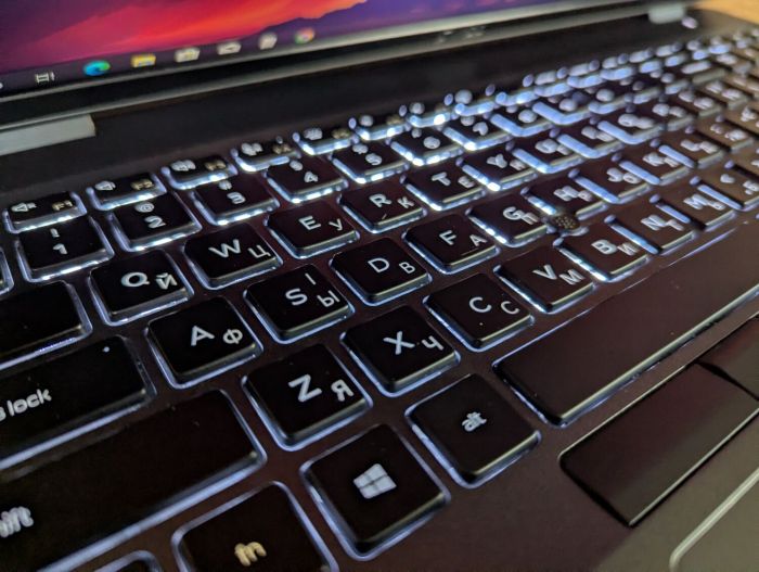 Мобільна робоча станція Dell Precision 3541 / 15,6" (1920x1080) IPS / Intel Core i7-9850H (6 (12) ядер по 2,6 - 4,6 ГГц) / 16 ГБ DDR4 / 512 ГБ SSD / nVidia Quadro P620, 4 ГБ GDDR5 128-bit / WebCam / Windows 10 б/в - изображение 6