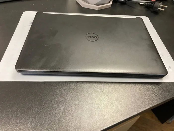 Ультрабук Dell Latitude E5470 / 14" TN / Core i5-6300HQ (4 ядра по 2.3-3.2 GHz) / 8GB DDR4 / 256GB SSD / HD Graphics 530 / WebCam б/в - зображення 4