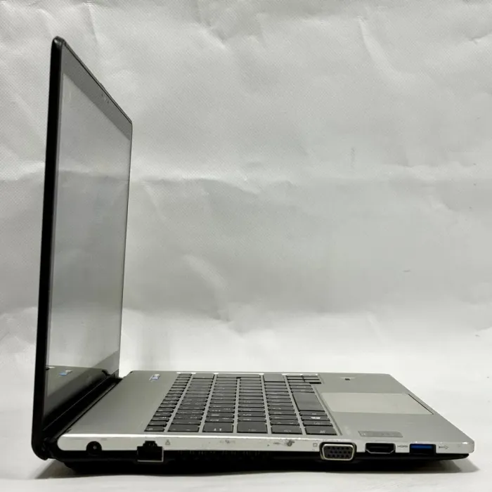 Ноутбук Б-клас Fujitsu LifeBook S904 / 13.3" (1920x1080) IPS Touch / Intel Core i5-4300U (2 (4) ядра по 1.9 - 2.9 GHz) / 8 GB DDR3 / 256 GB SSD / Intel HD Graphics 4400 / WebCam / Windows 10 Pro б/в - зображення 4