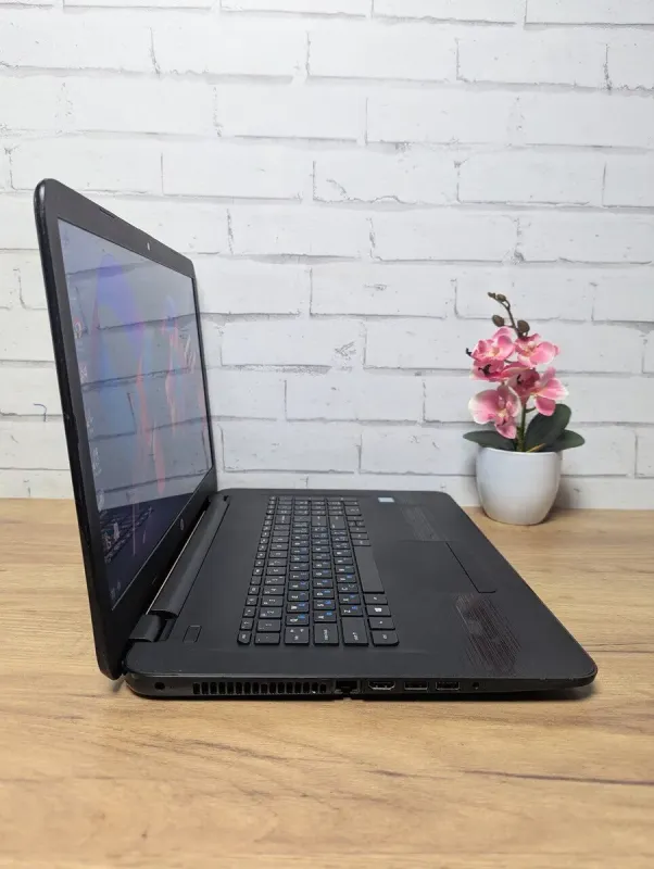 Ноутбук Б-клас HP NoteBook 17-x026nd / 17.3" (1600x900) TN / Intel Core i3-6006U (4 (8) ядра по 2.0 GHz) / 12 GB DDR4 / 128 GB SSD / Intel HD Graphics 520 / WebCam б/в - зображення 6