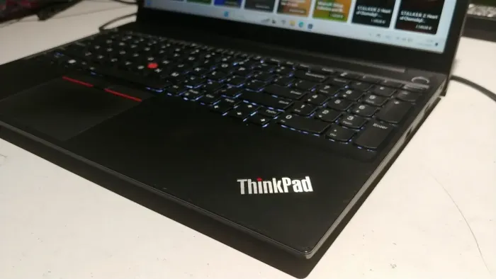 Ультрабук Б-клас Lenovo ThinkPad E15 Gen 4 / 15.6" (1920x1080) IPS / AMD Ryzen 7 5825U (8 (16) ядер по 2.0 - 4.5 GHz) / 16 GB DDR4 / 512 GB SSD / AMD Radeon Graphics / WebCam / Windows 11 / NEW АКБ б/в - зображення 7