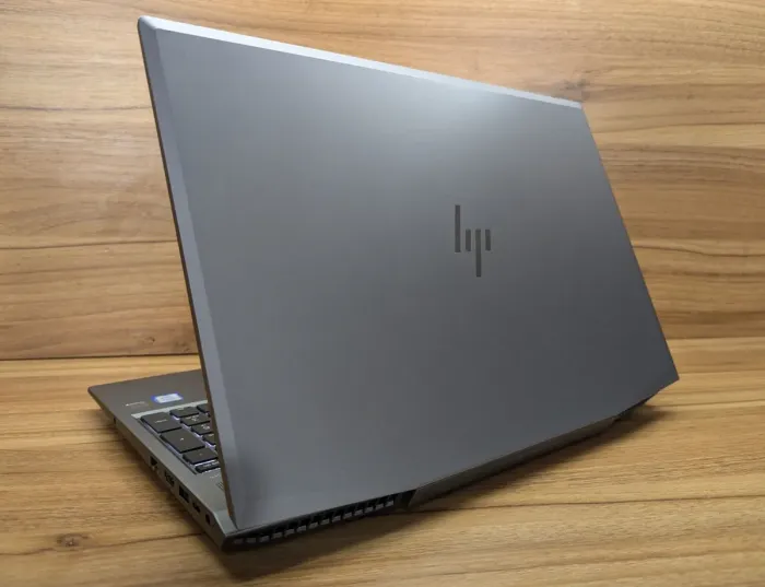Мобільна робоча станція HP zBook 15v G5 / 15.6" (1920x1080) IPS / Intel Xeon E-2176M (6 (12) ядер по 2.7 - 4.4 GHz) / 32 GB DDR4 / 1000 GB SSD / nVidia Quadro P600, 4 GB GDDR5, 128-bit / WebCam / TouchID / Windows 10 б/в - зображення 7