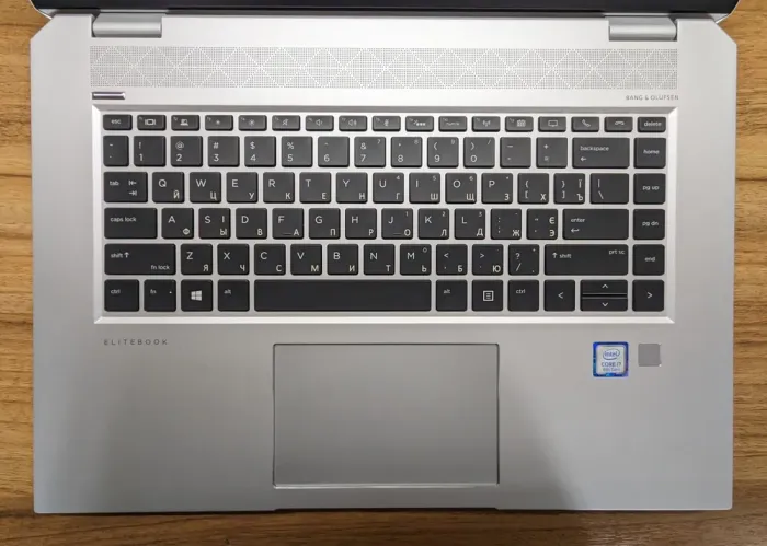 Ігровий  ноутбук HP EliteBook 1050 G1 / 15.6" (1920x1080) TN / Intel Core i7-8850H (6 (12) ядер по 2.6 - 4.3 GHz) / 16 GB DDR4 / 512 GB SSD / nVidia GeForce GTX 1050, 4 GB GDDR5, 128-bit / WebCam / Fingerprint / Windows 10 б/в - зображення 3