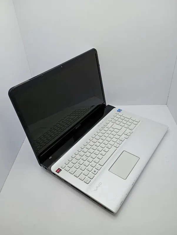 Ноутбук Sony SVE171 / 17.3" (1600x900) TN / Intel Core i5-3210M (2 (4) ядра по 2.5 - 3.1 GHz) / 6 GB DDR3 / 500 GB HDD / AMD Radeon HD 7600M, 1 GB DDR3, 128-bit / WebCam б/в - зображення 3