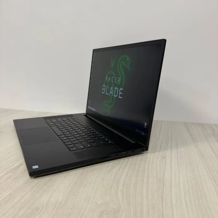 Ігровий ноутбук Б-клас Razer Blade 17 RZ09-0314 / 17.3" (1920x1080) IPS / Intel Core i7-9750H (6 (12) ядер по 2.6 - 4.5 GHz) / 16 GB DDR4 / 1000 GB SSD NVMe / nVidia GeForce RTX 2070 Max-Q, 8 GB GDDR6, 256-bit / WebCam б/в - зображення 5