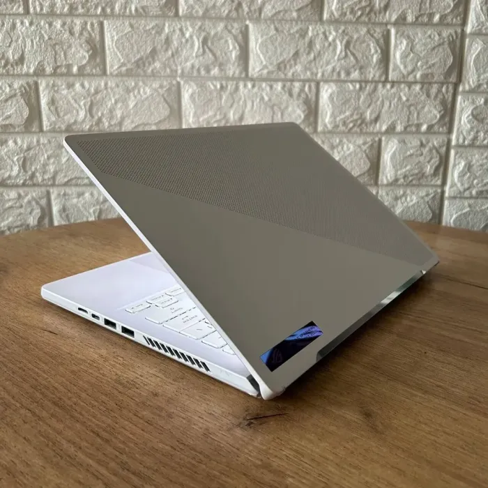 Ігровий ноутбук Asus ROG Zephyrus G14 GA402RJ / 14" (2560x1600) IPS / AMD Ryzen 9 6900HS (8 (16) ядер по 3.3 - 4.9 GHz) / 16 GB DDR4 / 512 GB SSD NVMe / AMD Radeon RX 6700S, 8 GB GDDR6, 128-bit / WebCam б/в - зображення 6