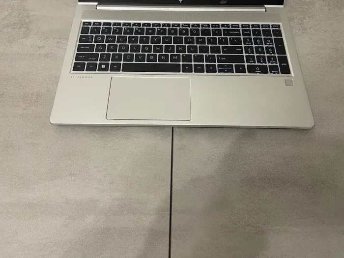 Ультрабук HP EliteBook 650 G9 / 15.6" (1920x1080) IPS / Intel Core i5-1245U (10 (12) ядер 3.3 - 4.4 GHz) / 16 GB DDR4 / 256 GB SSD M.2 / Intel Iris Xe Graphics / WebCam б/в - зображення 4