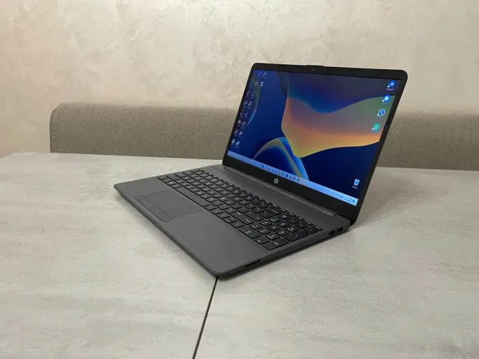 Ноутбук HP 255 G8 / 15.6" (1920x1080) TN / AMD 3020e (2 ядра по 1.2 - 2.6 GHz) / 8 GB DDR3 / 128 GB SSD / AMD Radeon Graphics / WebCam б/в - зображення 4