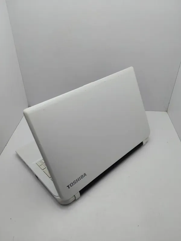 Ноутбук Toshiba Satellite L50 / 15.6" (1366x768) TN / Intel Core i5-5200U (2 (4) ядра по 2.2 - 2.7 GHz) / 8 GB DDR3 / 500 GB HDD / Intel HD Graphics 5500 / WebCam б/в - зображення 6