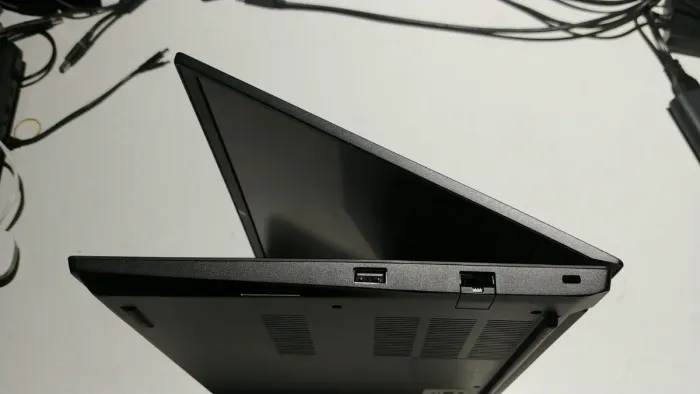 Ноутбук Lenovo ThinkPad E14 Gen 2 / 14'' (1920x1080) IPS / Intel Core i5-1135G7 (4 (8) ядра по 2.4 - 4.2 GHz) / 16 GB DDR4 / 512 GB SSD M.2 NEW/ Intel Iris Xe Graphics / WebCam / USB 3.2 / HDMI б/в - зображення 4