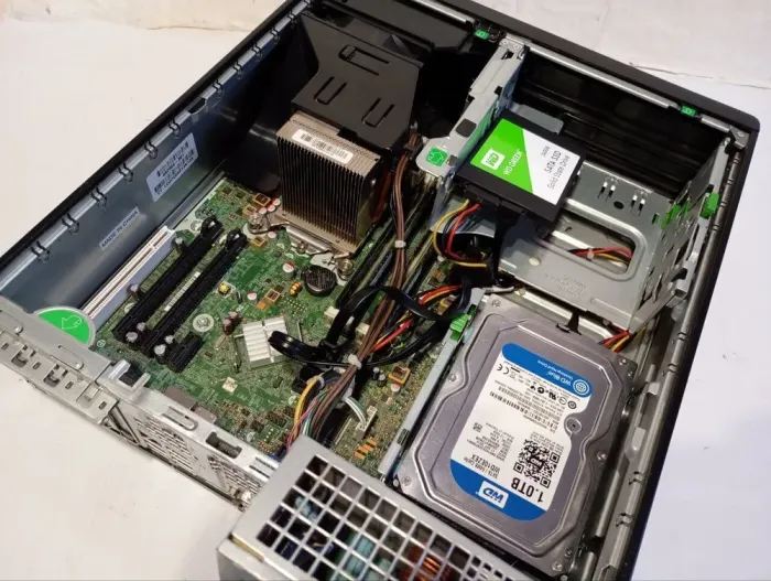 ПК Б-клас HP Z220 SFF / Intel Core i5-2400 (4 ядра по 3.1 - 3.4 GHz) / 16 GB DDR3 / 240 GB SSD + 1000 GB HDD / Intel HD Graphics 2000 б/в - зображення 5