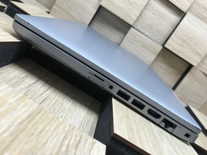 Ультрабук Б-клас Dell Latitude 5410 / 14" (1920x1080) IPS / Intel Core i5-10310U (4 (8) ядра по 1.7 - 4.4 GHz) / 8 GB DDR4 / 256 GB SSD / Intel UHD Graphics / WebCam / Windows 10 б/в - зображення 6