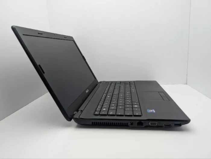 Ноутбук Asus X54C / 15.6" (1366x768) TN / Intel Pentium B960 (2 ядра по 2.2 GHz) / 8 GB DDR3 / 500 GB HDD / Intel HD Graphics / WebCam / DVD-ROM б/в - зображення 4