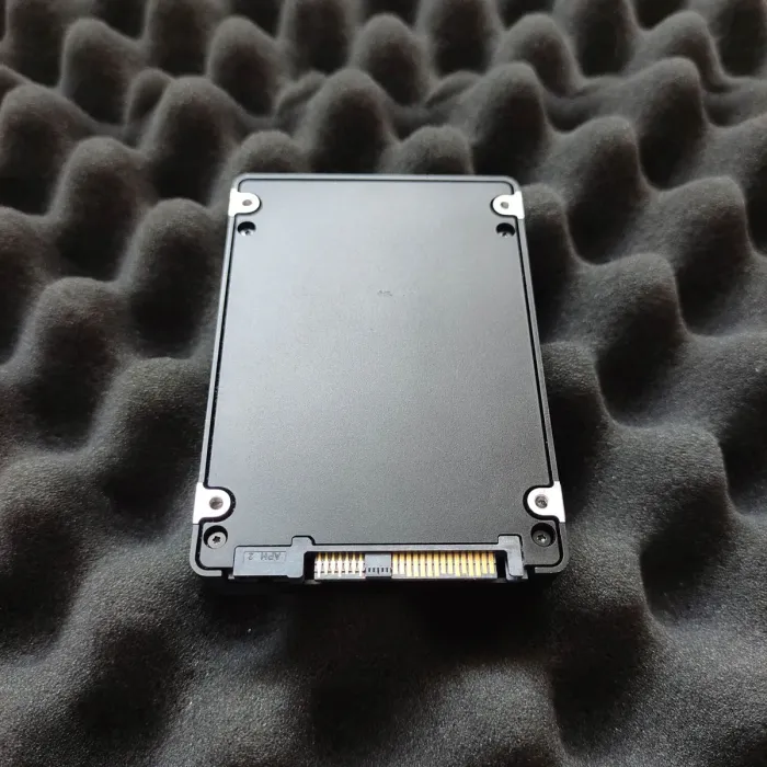 Твердотільний накопичувач SSD Samsung SM1633 / 2.5" / 800 GB / SAS 12G / 3 DWPD б/в - зображення 3