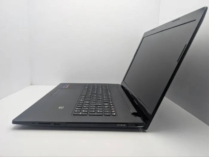 Ноутбук Lenovo G70-80 / 17.3" (1600x900) TN / Intel Pentium 3825U (2 (4) ядра по 1.9 GHz) / 6 GB DDR3 / 320 GB HDD / Intel HD Graphics / WebCam / DVD-ROM б/в - зображення 5
