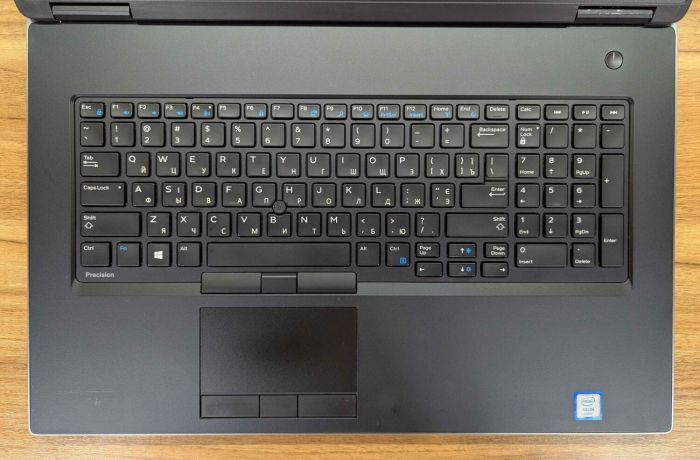 Мобільна робоча станція Dell Precision 7730 / 17.3" (1920x1080) IPS / Intel Xeon E-2176M (6 (12) ядер по 2.7 - 4.4 GHz) / 32 GB DDR4 / 480 GB SSD / nVidia Quadro P3200, 6 GB GDDR5, 192-bit / WebCam / Windows 10 б/в - зображення 3