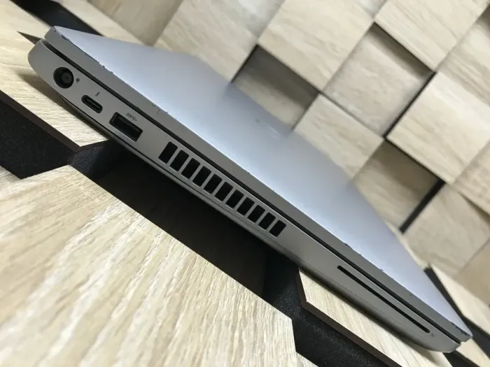 Ноутбук Б-клас Dell Latitude 5511 / 15.6" (1366x768) TN / Intel Core i5-10300H (4 (8) ядра по 2.5 - 4.5 GHz) / 8 GB DDR4 / 256 GB SSD M.2 / Intel UHD Graphics / WebCam / Windows 10 б/в - зображення 5