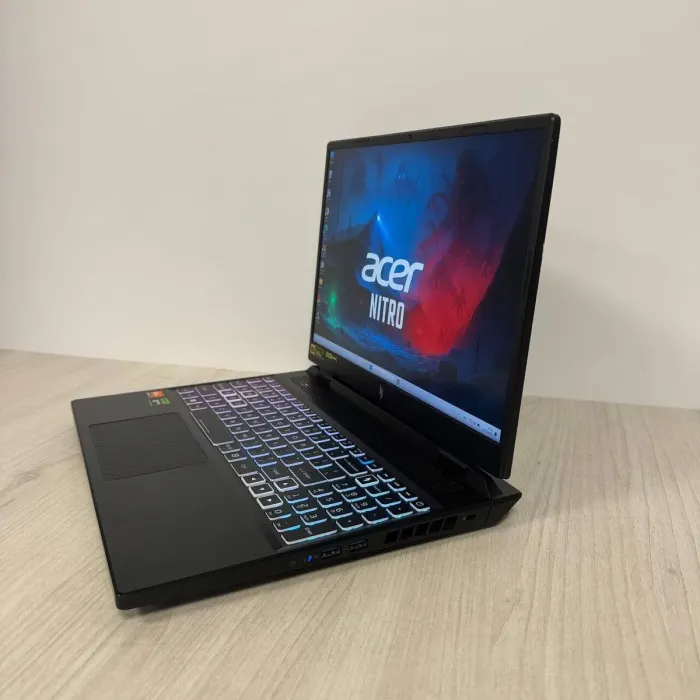 Ігровий ноутбук Б-класу Acer Nitro 16 AN16-41 / 16" (2560x1600) IPS / AMD Ryzen 7 7840HS (8 (16) ядер по 3,8 - 5,1 ГГц) / 32 ГБ DDR5 / 1000 ГБ SSD NVMe / nVidia GeForce RTX 4070, 8 ГБ GDDR6, 128-біт / WebCam б/в - зображення 5