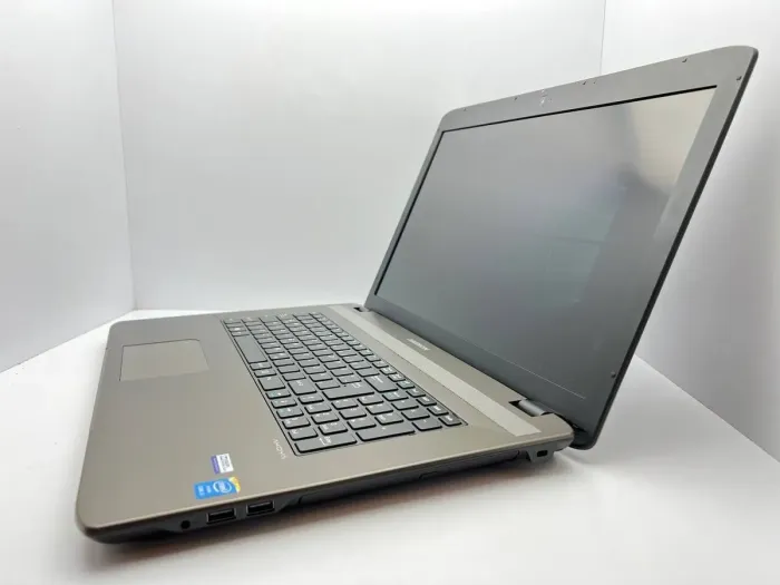 Ноутбук Medion Akoya E7227 / 17.3" (1600x900) TN / Intel Core i3-4100M (2 (4) ядра по 2.5 GHz) / 8 GB DDR3 / 500 GB HDD / Intel HD Graphics 4600 / WebCam / HDMI б/в - зображення 4