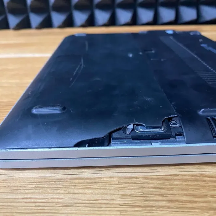 Нетбук-трансформер Б-клас HP EliteBook Revolve 810 G3 / 11.6" (1366x768) IPS Touch / Intel Core i5-5200U (2 (4) ядра по 2.2 - 2.7 GHz) / 12 GB DDR3 / 256 GB SSD / Intel HD Graphics 5500 / WebCam б/в - зображення 3