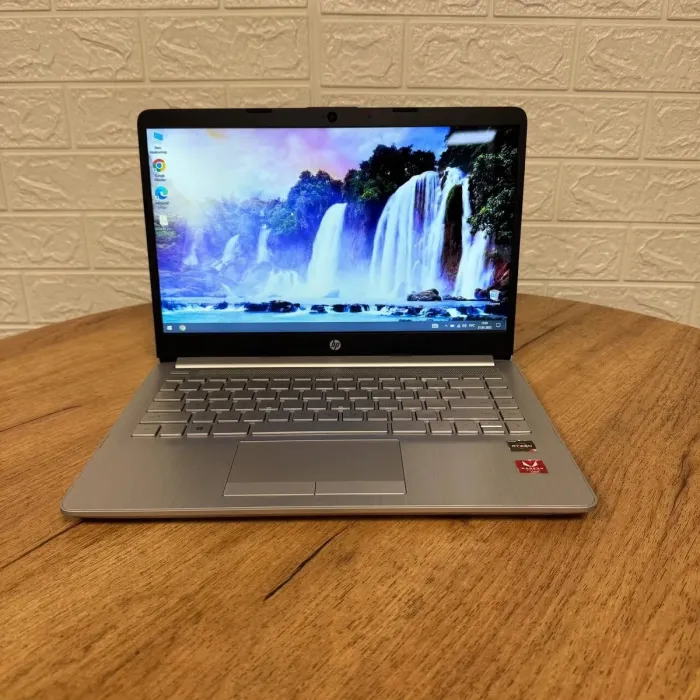 Ноутбук Б-клас HP 14-dk1025wm / 14" (1366x768) TN / AMD Ryzen 3 3300U (4 ядра по 2.1 - 3.5 GHz) / 8 GB DDR4 / 120 GB SSD / AMD Radeon Vega 6 Graphics / WebCam б/в - зображення 2