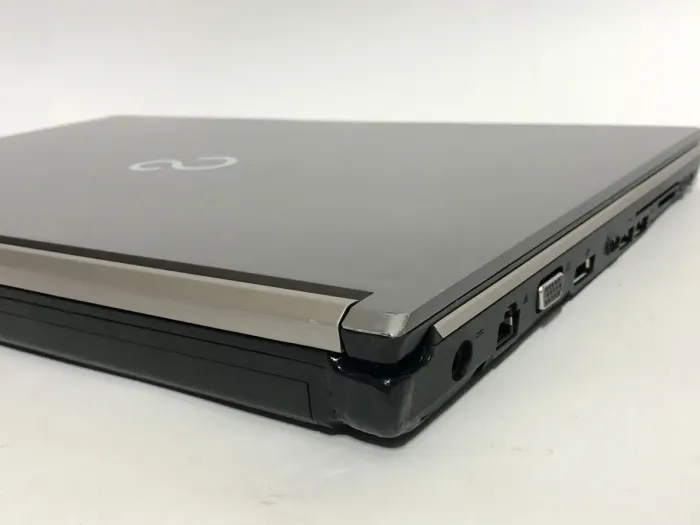 Мобільна робоча станція Б-клас Fujitsu Celsius H760 / 15.6" (1920x1080) IPS / Intel Core i5-6440HQ (4 ядра по 2.6 - 3.5 GHz) / 16 GB DDR4 / 256 GB SSD / nVidia Quadro M600M, 2 GB GDDR5, 128-bit / WebCam / Win 10 Pro б/в - зображення 10