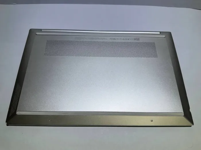 Ультрабук Б-клас HP Pavilion 15-eg3071cl / 15.6" (1920x1080) TN / Intel Core i7-1355U (10 (12) ядер по 3.7 - 5.0 GHz) / 16 GB DDR4 / 512 GB SSD / Intel Iris Xe Graphics / WebCam б/в - зображення 4