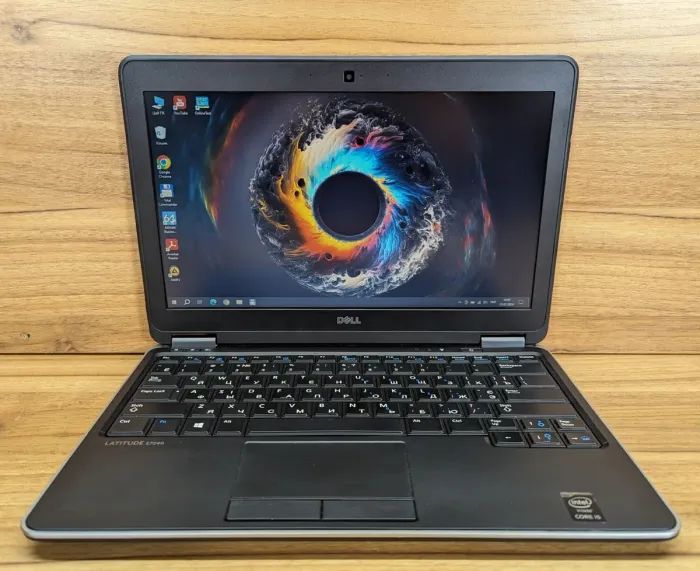 Ультрабук Б-клас Dell Latitude E7240 / 12.5" (1366x768) TN / Intel Core i5-4210U (2 (4) ядра по 1.7 - 2.7 GHz) / 6 GB DDR3 / 128 GB SSD / Intel HD Graphics 4400 / WebCam / Windows 10 б/в - зображення 2