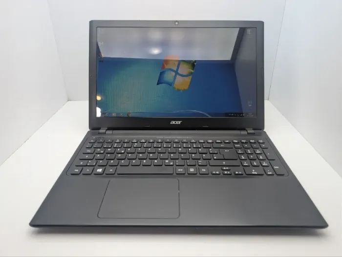 Ноутбук Б-клас Acer Aspire V5-551G / 15.6" (1366x768) TN / AMD A8-4555M (4 ядра по 1.6 GHz) / 10 GB DDR3 / 1000 GB HDD / AMD Radeon HD 7550M, 1 GB GDDR3, 64-bit / WebCam / DVD-ROM б/в - изображение 2