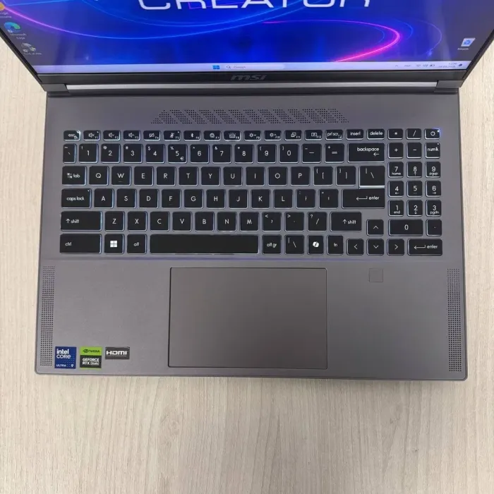 Ігровий ноутбук Б-класу MSI Creator 16 AI Studio A1VHG / 16" (3840x2400) IPS / Intel Core Ultra 9 185H (16 (22) ядер по 3,9 - 5,1 ГГц) / 32 ГБ DDR5 / 1000 ГБ SSD NVMe / nVidia GeForce RTX 4080, 12 ГБ GDDR6, 192-bit / WebCam б/в - зображення 7