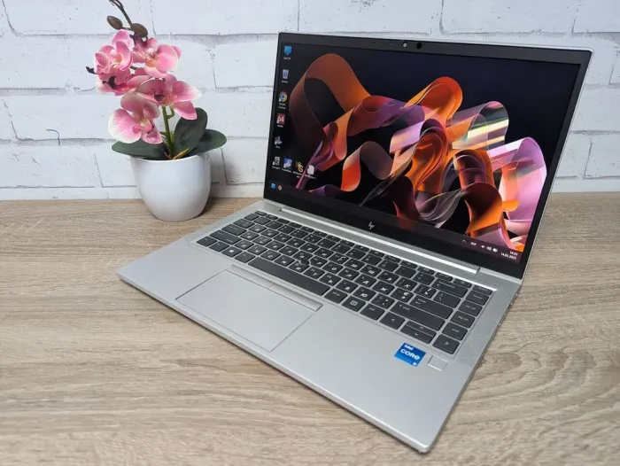 Ультрабук Б-клас HP EliteBook 840 G8 / 14" (1920x1080) TN / Intel Core i5-1135G7 (4 (8) ядра по 2.4 - 4.2 GHz) / 16 GB DDR4 / 256 GB SSD / Intel Iris Xe Graphics / WebCam б/в - зображення 6